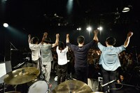 NakamuraEmiのワンマン公演の様子。（Photo by Rui Hashimoto [SOUND SHOOTER]）