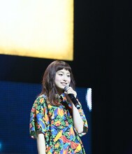 トミタ栞（写真提供：EPICレコードジャパン）