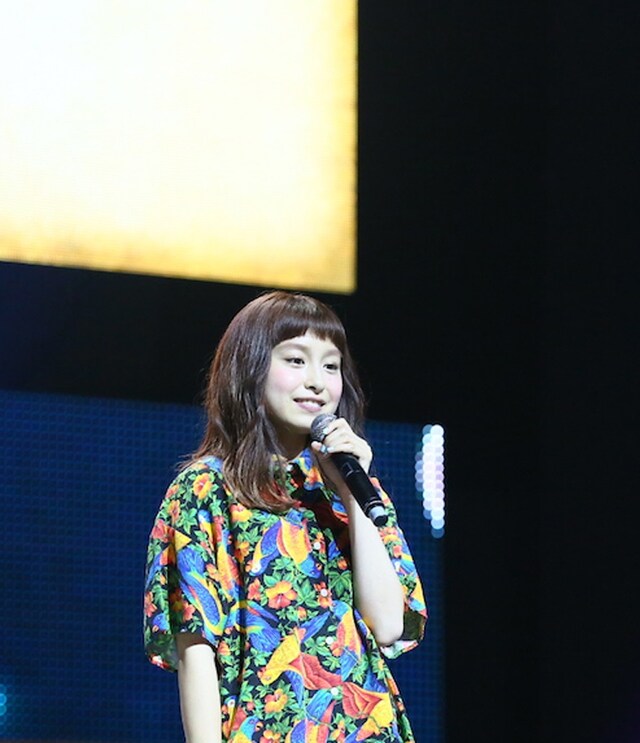 トミタ栞（写真提供：EPICレコードジャパン）