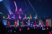 「モーニング娘。'16コンサートツアー春～EMOTION IN MOTION～鈴木香音卒業スペシャル」の様子。