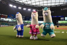 エビ中＆本田紗来と共にセレモニアルピッチを盛り上げた「セカパカ PLAY DREAM PROJECT」公式キャラクターのパカくん、セパコちゃん、セカくん（左から）。