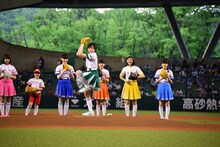 安本彩花投手のピッチング。