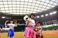 左から松野莉奈投手、星名美怜投手、本田紗来投手。