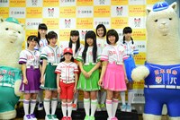 セレモニアルピッチ終了後に行われた囲み取材の様子。