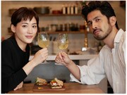 左から綾瀬はるか、平井堅。