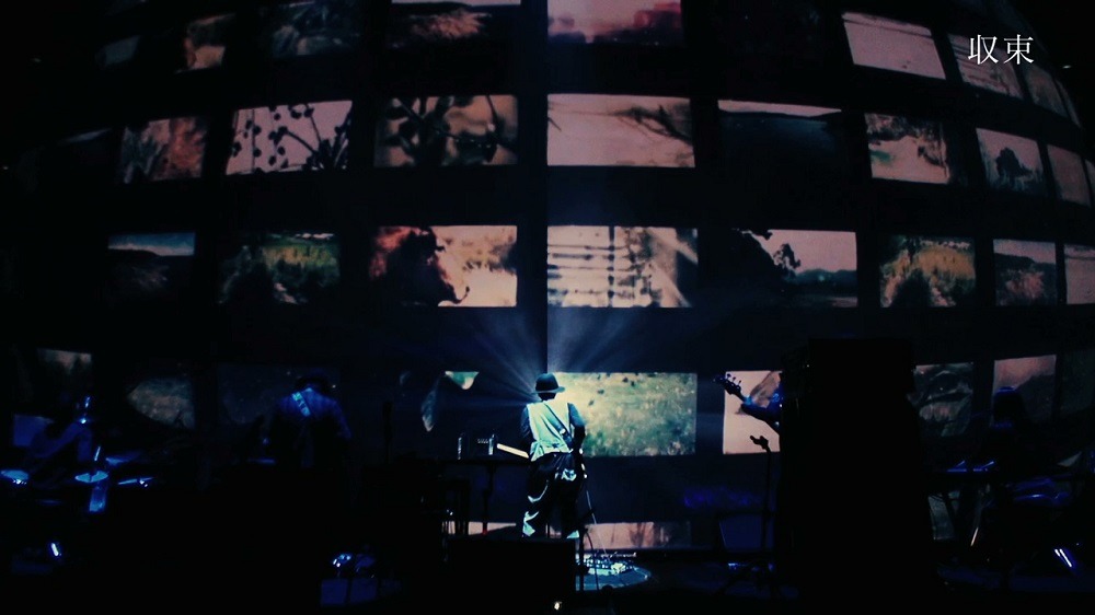 「amazarashi Live Tour 2016『世界分岐二〇一六』」のワンシーン。