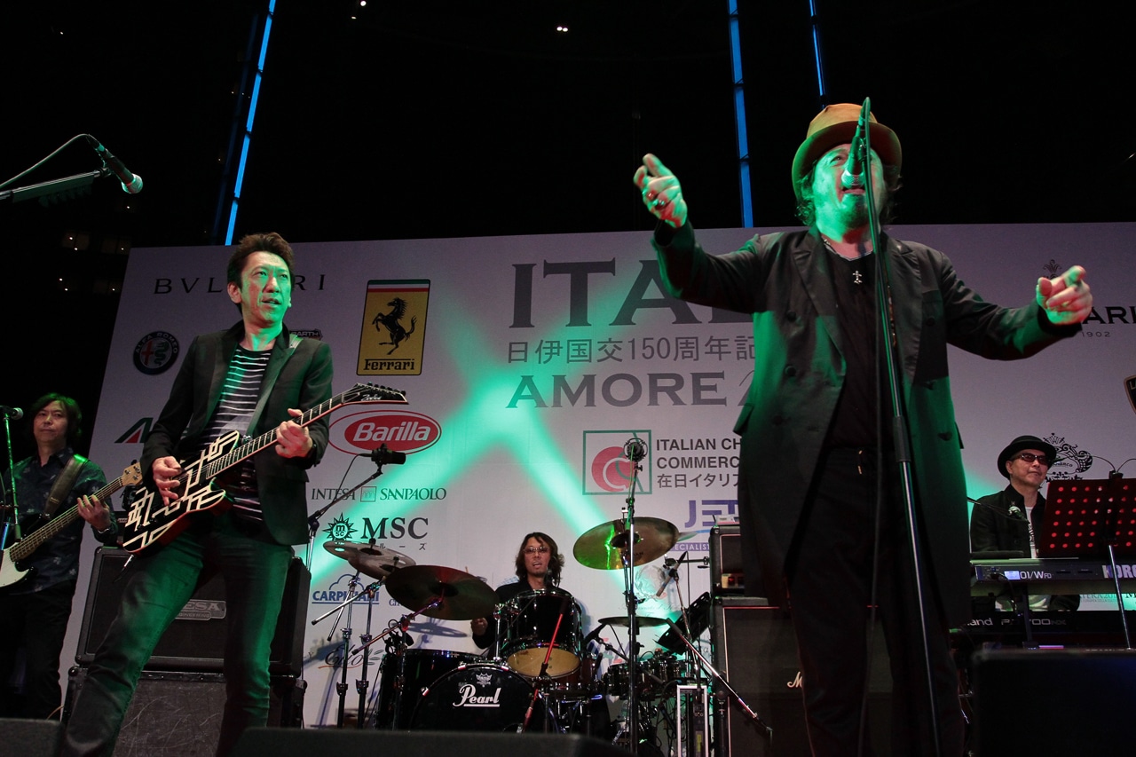 左より布袋寅泰、ズッケロ。（撮影：外山繁）