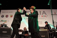 左より布袋寅泰、ズッケロ。（撮影：外山繁）