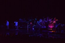 岡村靖幸のライブの様子。（撮影：浦田大作） (c)TBS