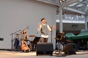 森山直太朗「スペシャルライブ＆肩たたき会」神奈川・ラゾーナ川崎プラザ ルーファ広場 グランドステージ公演の様子。