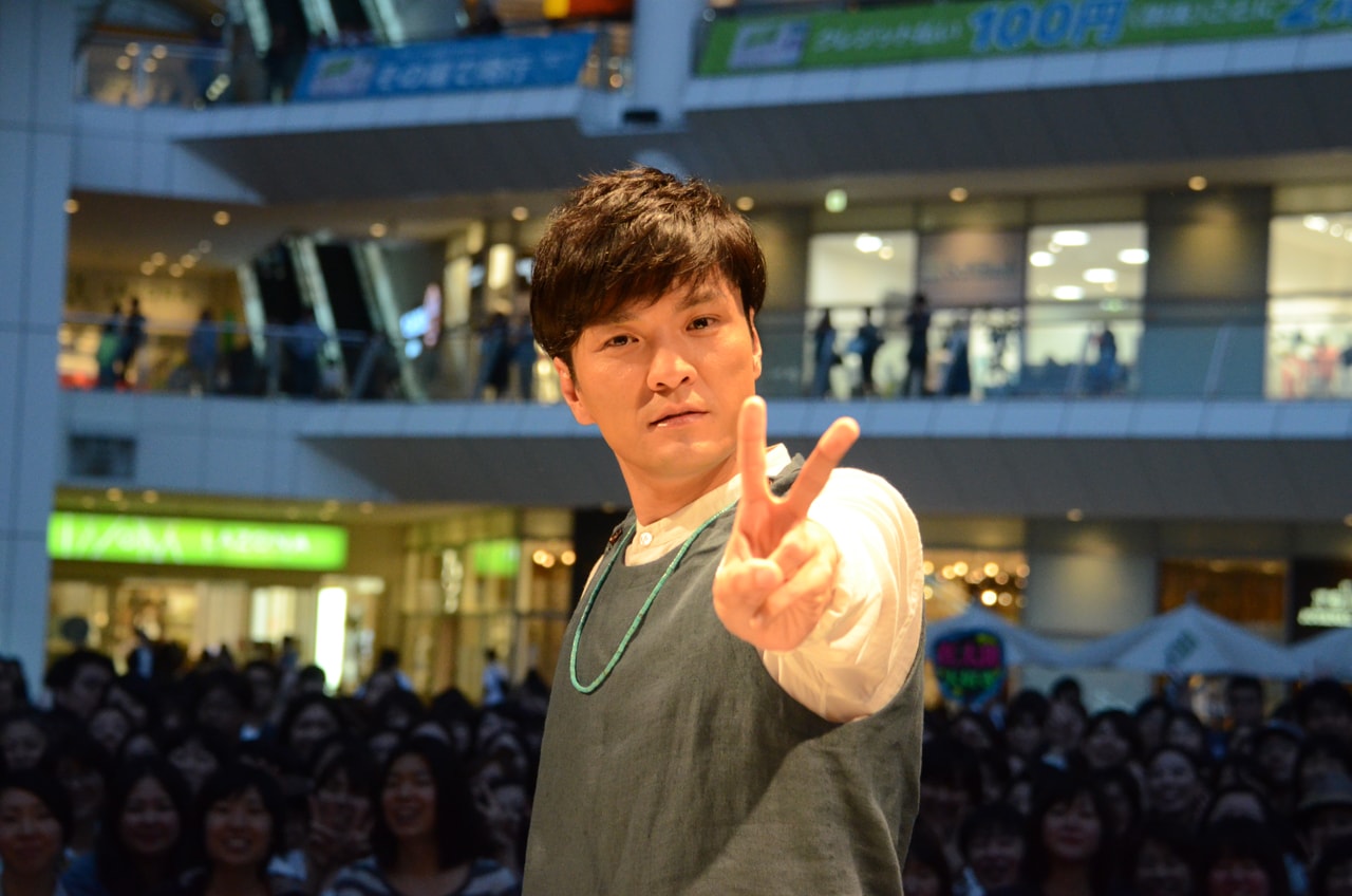 おかえり！森山直太朗、ラゾーナ川崎で熱唱「未来に向かう曲ができた」