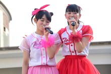 左から小泉遥香、坂井仁香。