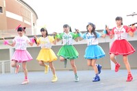 6月1日に行われた「ときめき▽宣伝部～3rd SEASON～むてきなツアー」ららぽーと豊洲 シーサイドデッキ メインステージ公演の様子。