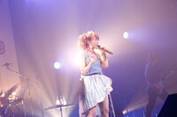 「楠田亜衣奈 1st Live Tour『Next Brilliant Wave』」東京・Zepp Tokyo公演の様子。（撮影：洲脇理恵[MAXPHOTO]）