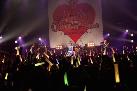 「楠田亜衣奈 1st Live Tour『Next Brilliant Wave』」東京・Zepp Tokyo公演の様子。（撮影：洲脇理恵[MAXPHOTO]）