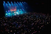 「楠田亜衣奈 1st Live Tour『Next Brilliant Wave』」東京・Zepp Tokyo公演の様子。（撮影：洲脇理恵[MAXPHOTO]）