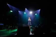 内田彩「BitterKiss」ライブの様子。（写真提供：日本コロムビア）