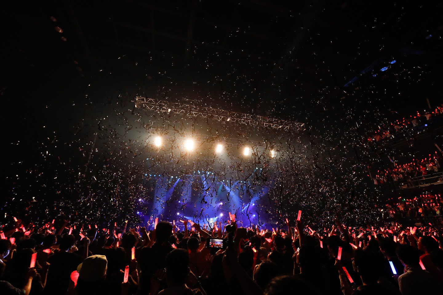 内田彩「BitterKiss」ライブの様子。（写真提供：日本コロムビア）