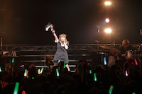 内田彩「BitterKiss」ライブの様子。（写真提供：日本コロムビア）