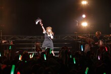 内田彩「BitterKiss」ライブの様子。（写真提供：日本コロムビア）