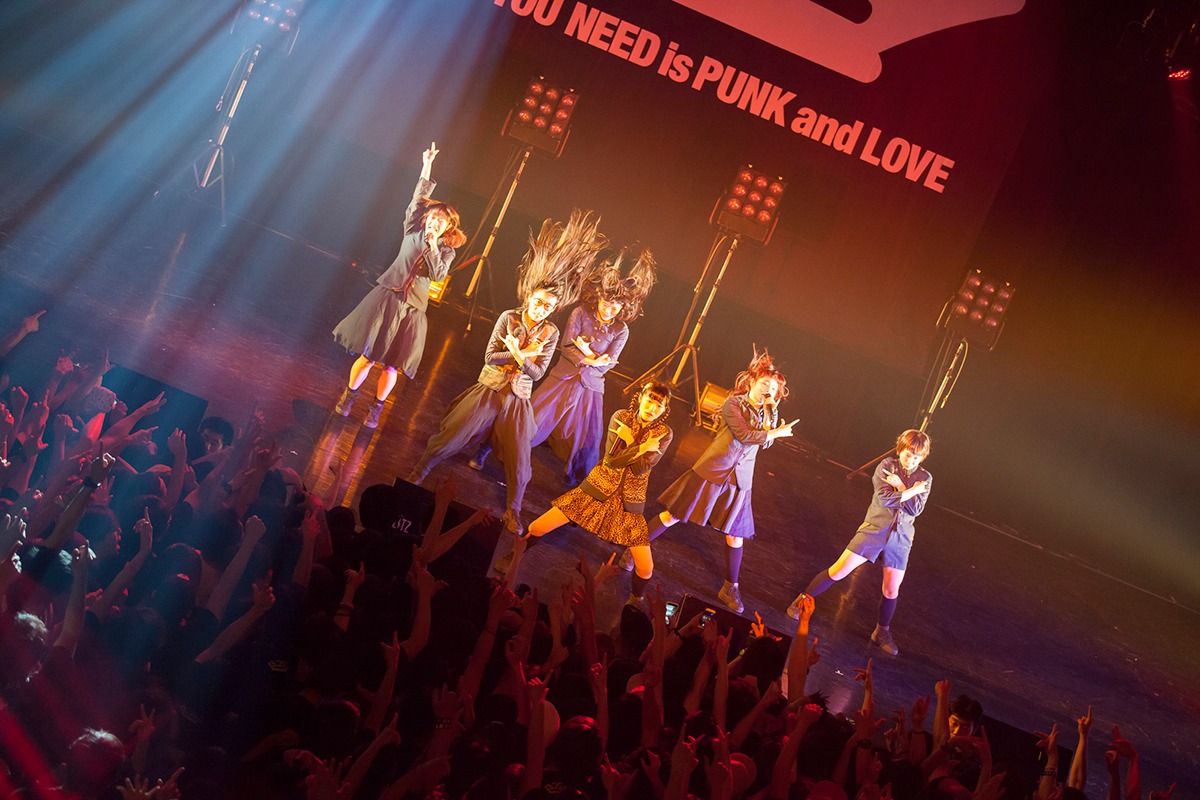 「BiSH presents ～地底からコンニチワ～」の様子。（写真提供：エイベックス・ミュージック・クリエイティヴ）