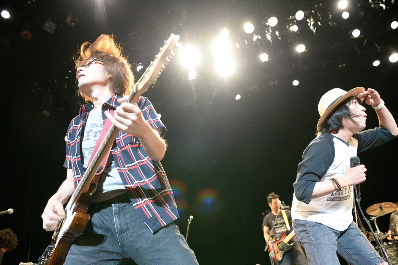 中村一義「RockでなしRockn'roll 2016～海賊大祝祭～」東京・赤坂BLITZ公演の様子。（撮影：緒車寿一）