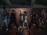 「呪いのシャ・ナ・ナ・ナ」ミュージックビデオのワンシーン。