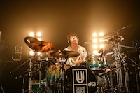 鈴木貴雄（Dr / UNISON SQUARE GARDEN）（撮影：渡邉一生）