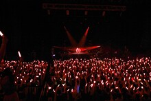 内田彩「BitterKiss」ライブの様子。