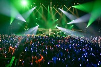 内田彩「BitterKiss」ライブの様子。