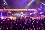 内田彩「BitterKiss」ライブの様子。