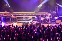 内田彩「BitterKiss」ライブの様子。
