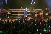 内田彩「BitterKiss」ライブの様子。