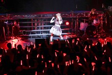 内田彩「BitterKiss」ライブの様子。