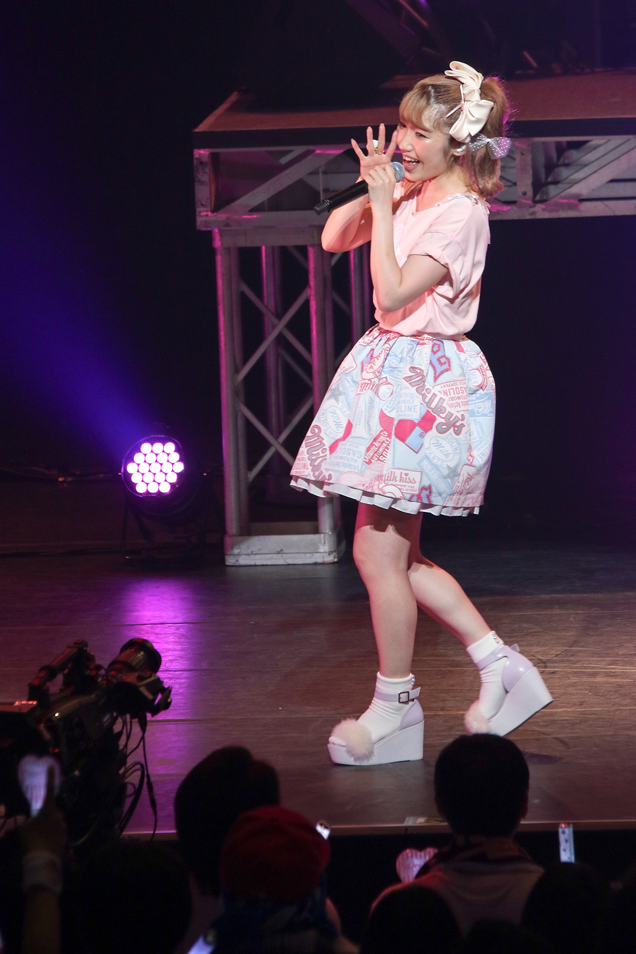 「SweetTears」ライブアンコールでの内田彩。
