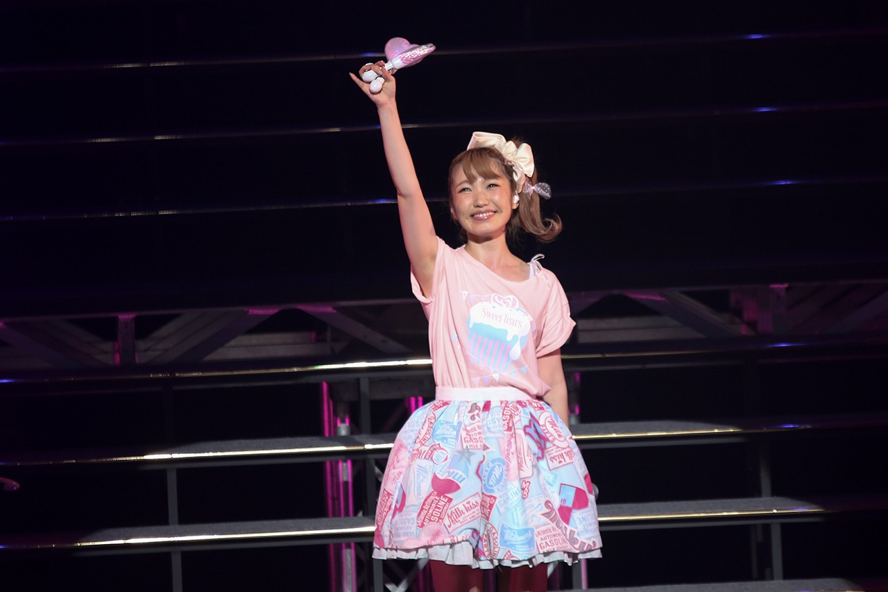 「SweetTears」ライブアンコールでの内田彩。