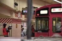 ホームに入線する「KPP TRAIN」。