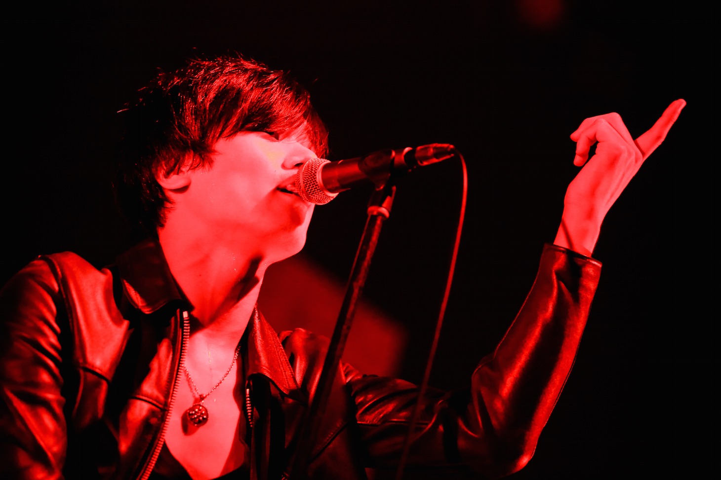 佐々木亮介（Vo, G）（Photo by Viola Kam[V'z Twinkle]）