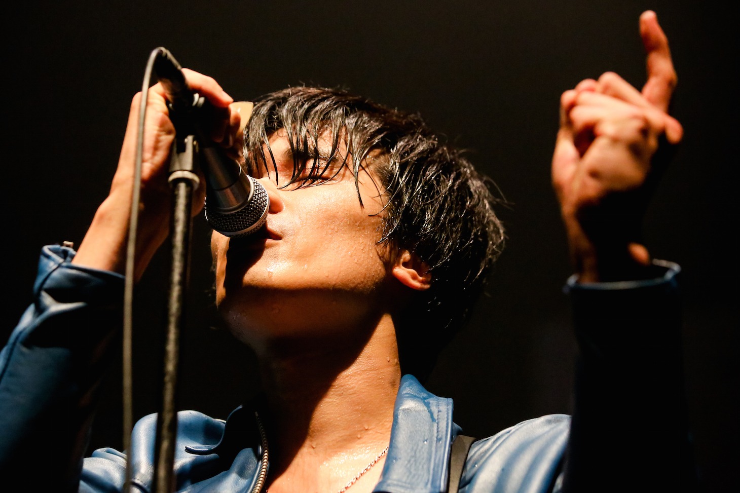 佐々木亮介（Vo, G）（Photo by Viola Kam[V'z Twinkle]）