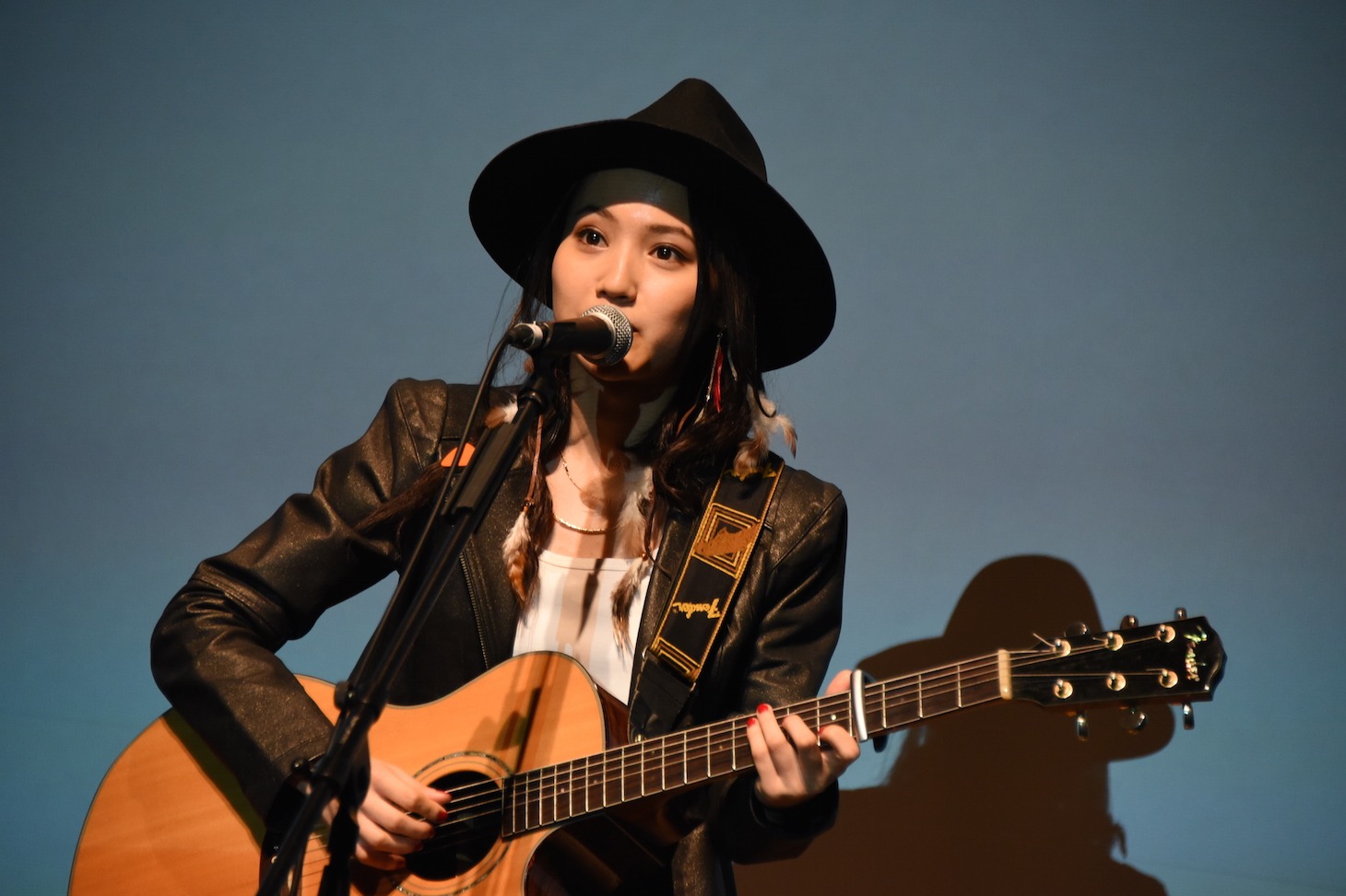 新山詩織