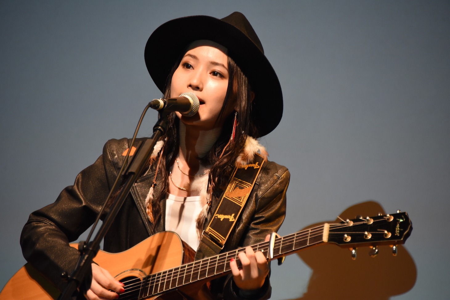 新山詩織