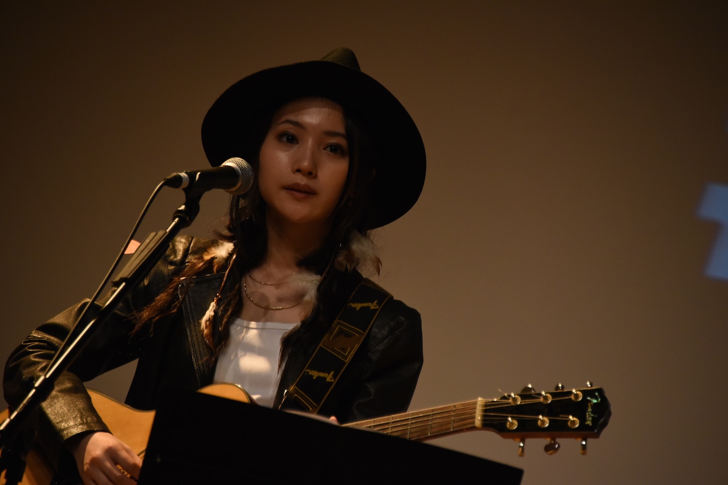 新山詩織