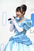 ドレス姿で登場した辻野かなみ。