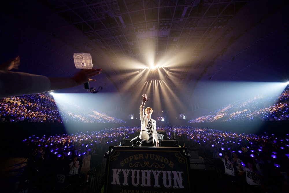 キュヒョンの6月5日の千葉・幕張イベントホール公演の様子。（写真提供：エイベックス・ミュージック・クリエイティヴ）