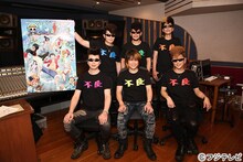 きただにひろし（前列中央）と氣志團。