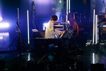 fhana「What a Wonderful World Line Tour 2016」最終公演より、佐藤純一（Key, Cho）。（撮影：HAJIME）