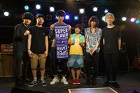 SUPER BEAVERと映画「君と100回目の恋」の主演を務めるmiwa、坂口健太郎。