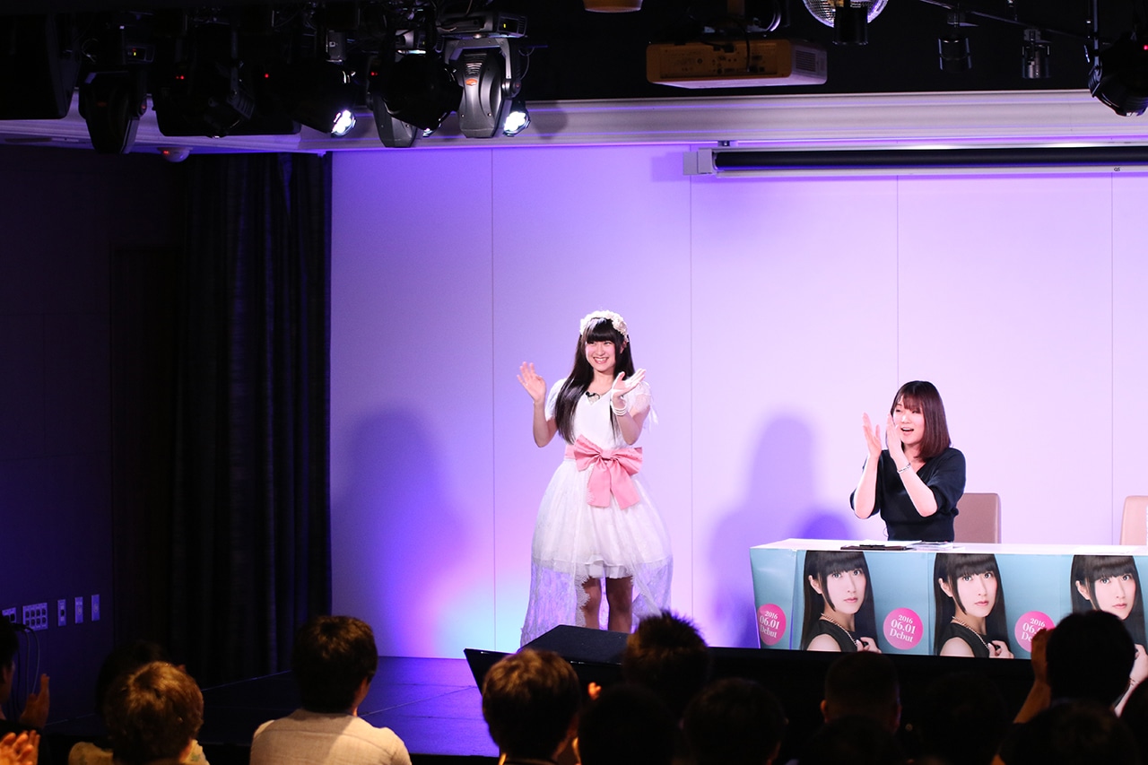 村川梨衣「Rietion Birthday & Debut Celebration PARTY!!」の様子。