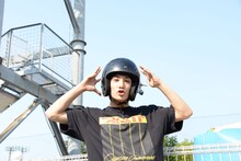 ジャンプ後、余裕のポーズを決めるユースケ。