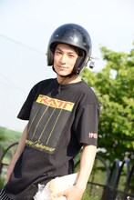 ユースケ。手には大好物のスティックパン。